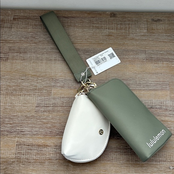 Lululemon Dual Pouch Wristlet Colour Bay Leaf/ Ivory NWT - Picture 5 of 8